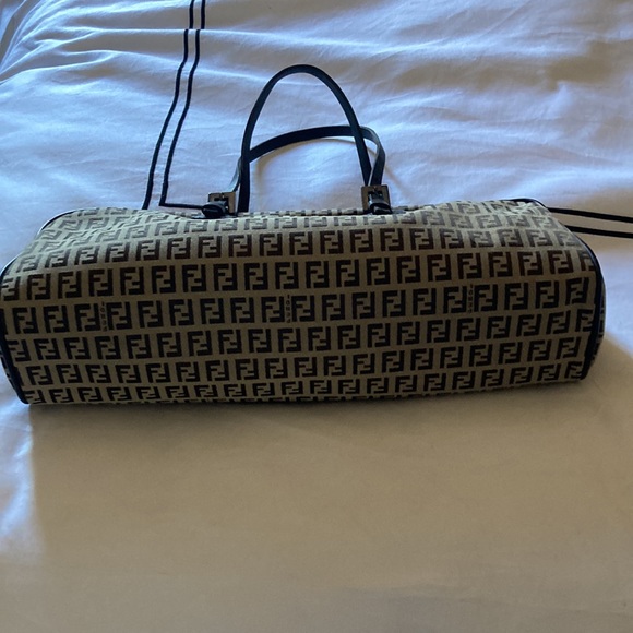 Fendi bag Beige Zucchino-Print Canvas authentic pre-owned. Comes w/sleeper bag. - Picture 2 of 12